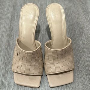 Marc fisher beige sandal